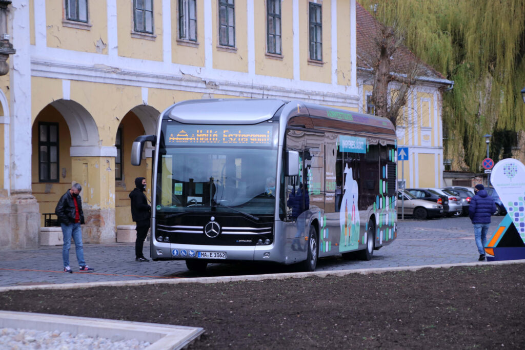 Elektromos busz próbaüzeme kezdődött Esztergomban