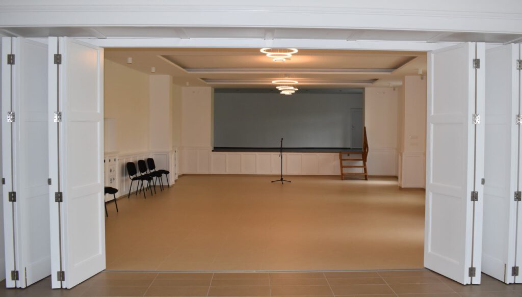 Átadták a felújított művelődési házat Vácdukán