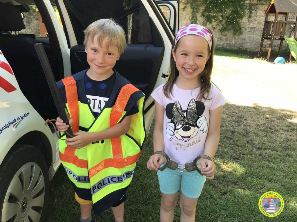 A rendőrség munkájával és a közlekedéssel ismerkedtek meg az ovisok