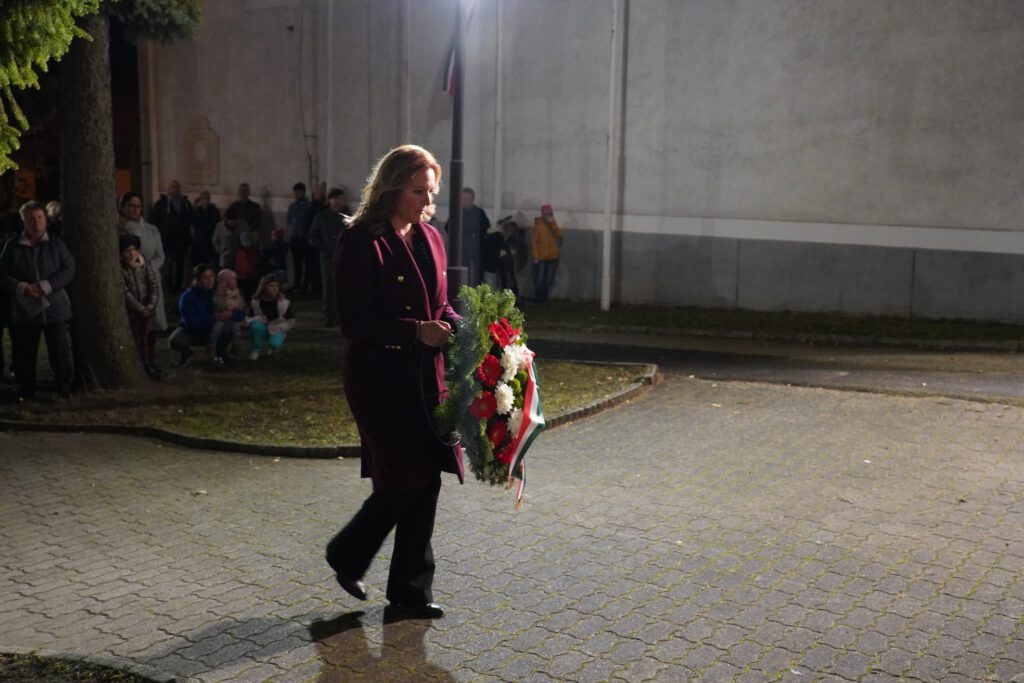 Vitályos Eszter: Dicsőség ’56 magyar hőseinek!