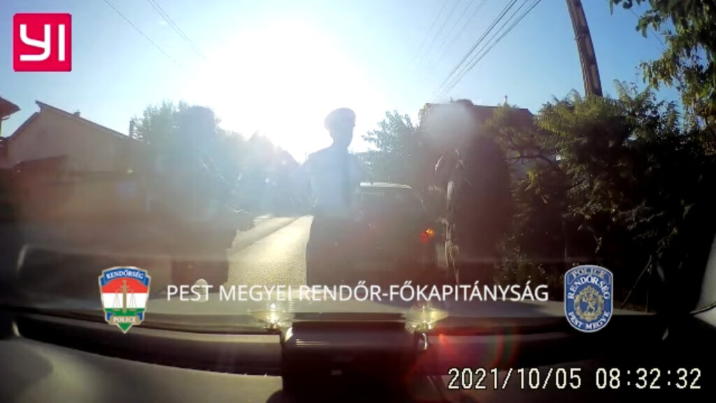 Hamis adatokkal, bódult állapotban, jogosítvány nélkül vezetett