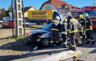 Súlyos sérülés a fóti autóbalesetben
