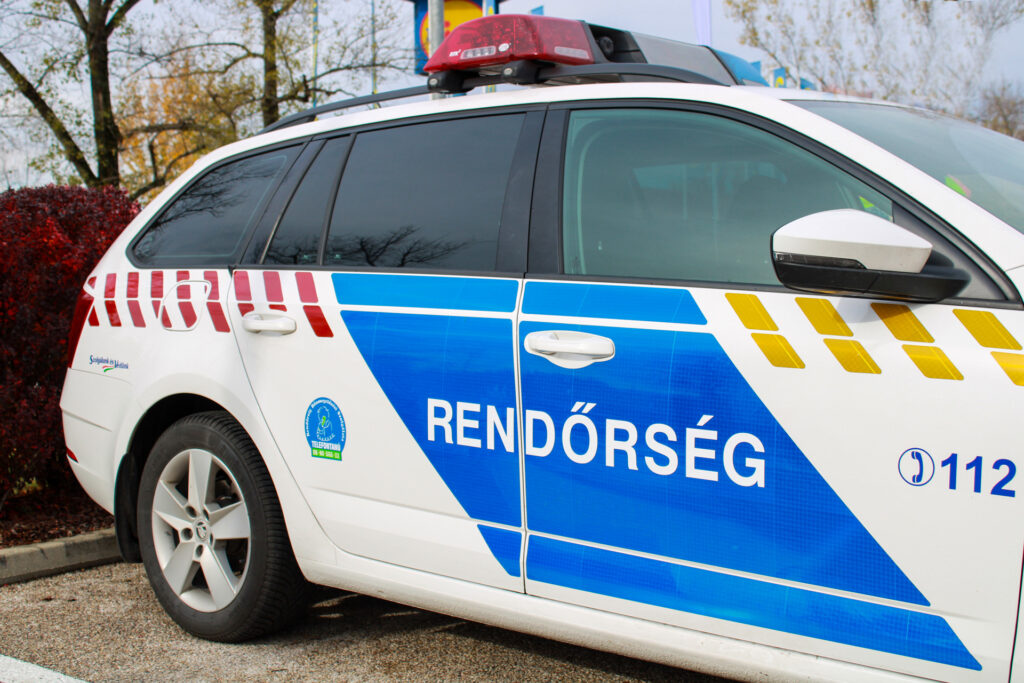 Kalauzra támadt a HÉV-en, majd tarkón vágta, aki ettől a sínek közé zuhant