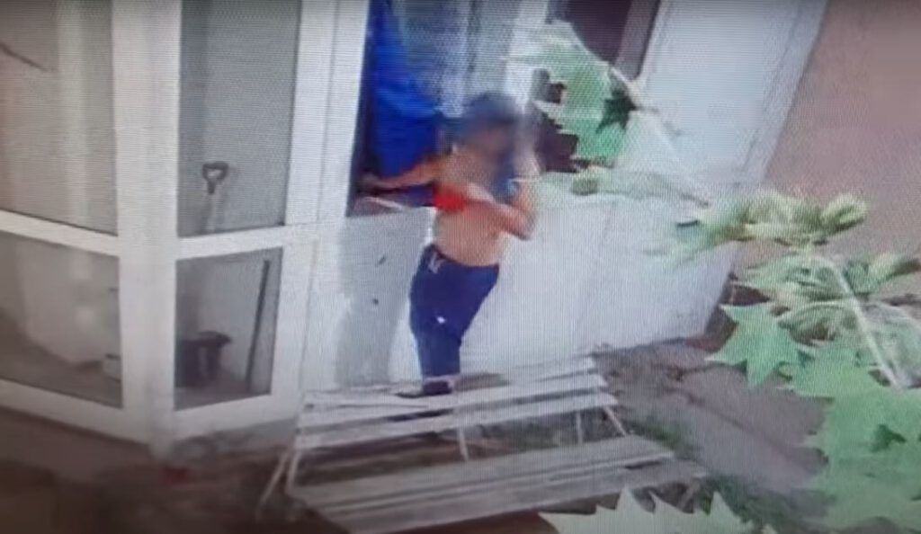 N. Dávid hiába takarta az arcát, elkapták, lopással gyanúsítják