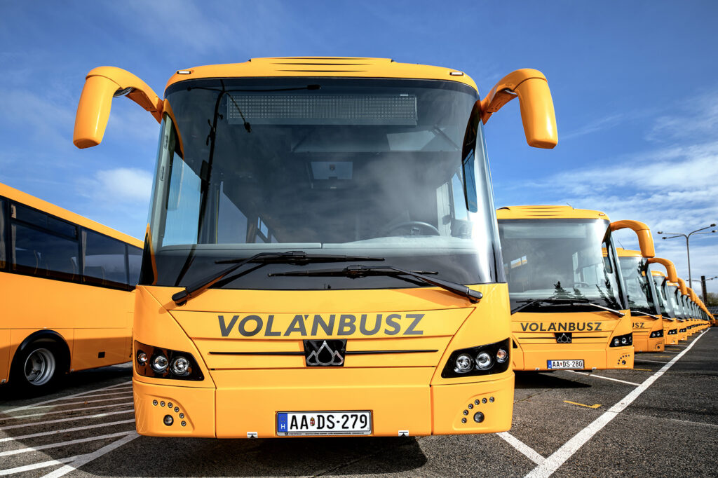 Terelt útvonalon közlekednek a helyi járatok október 23-án Vácon