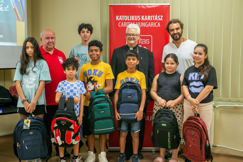 Tanfelszerelést biztosít a rászoruló gyerekeknek a Karitász országos hálózata