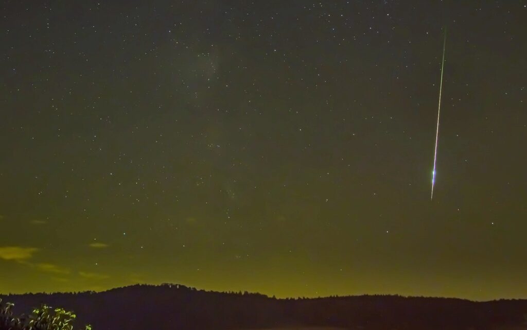 Hullócsillagokat kémlelhetünk a szentendrei Kacsakő Bisztrónál