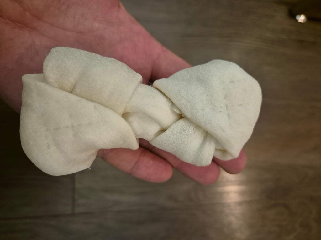 Figyelmeztet az állatorvos: Ne add ezt a préselt csontot a kutyádnak!