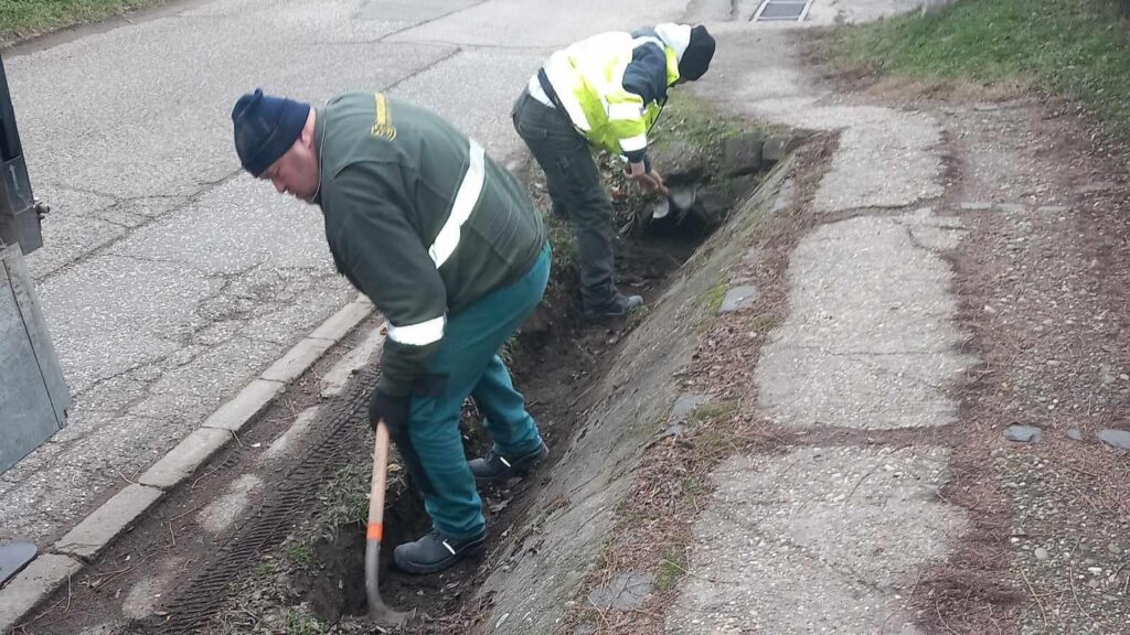 Árkokat tisztítottak, útburkolatokat javítottak Szentendrén