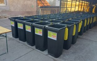 Február végéig lehet átvenni a szelektív kukákat Pomázon