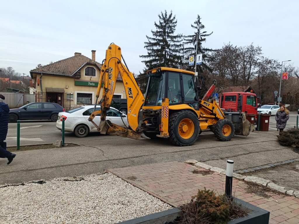 A Lenfonó HÉV átjárónál rövidesen megkezdik a sérült nagy átmérőjű vízvezeték javítását