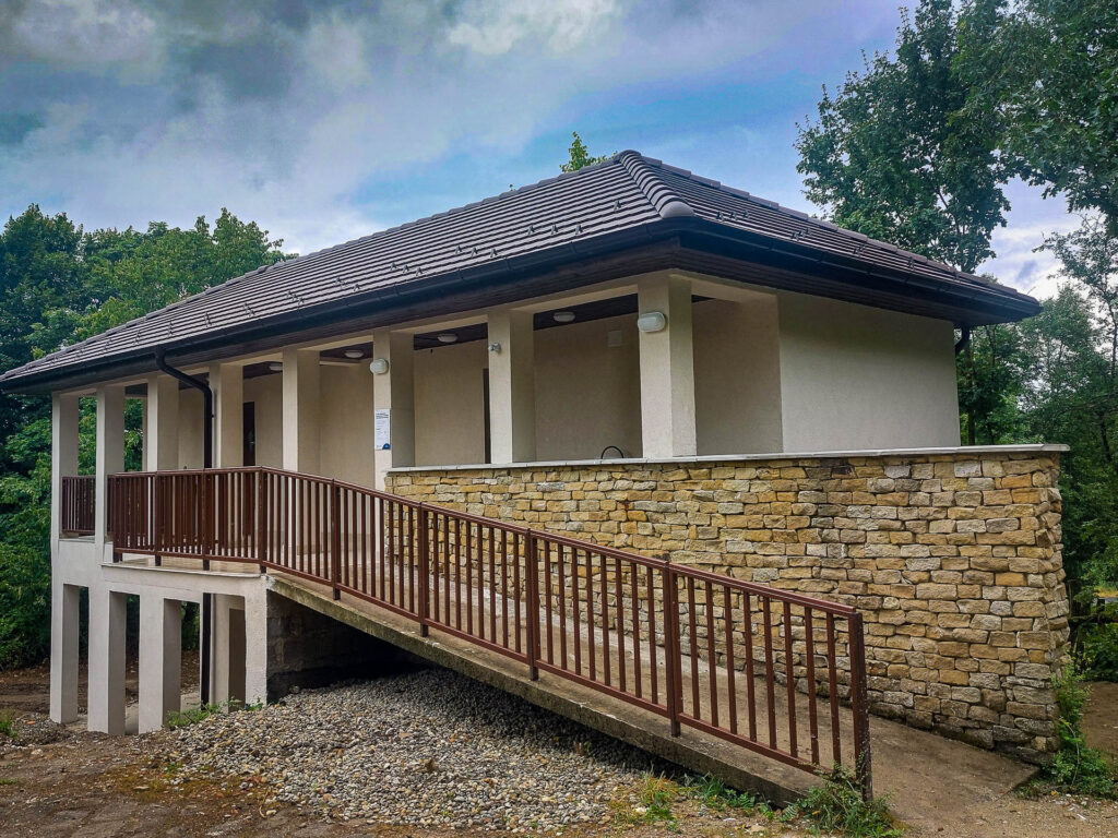 Megújulva várja a táborozókat a pilisi Erdei Vándortábor két ikonikus táborhelye