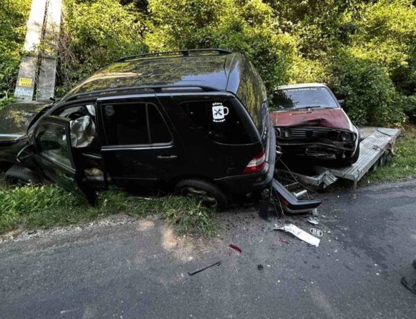 Kidöntött egy villanyoszlopot egy jármű Pilisszentkereszten