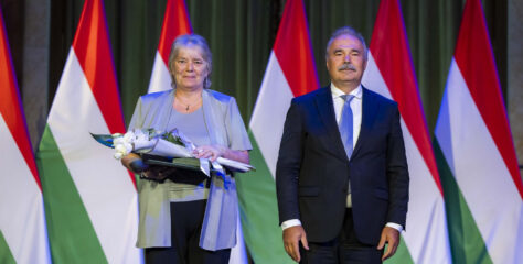 Magyar Bronz Érdemkereszt kitüntetést vehetett át Sáros Tamásné