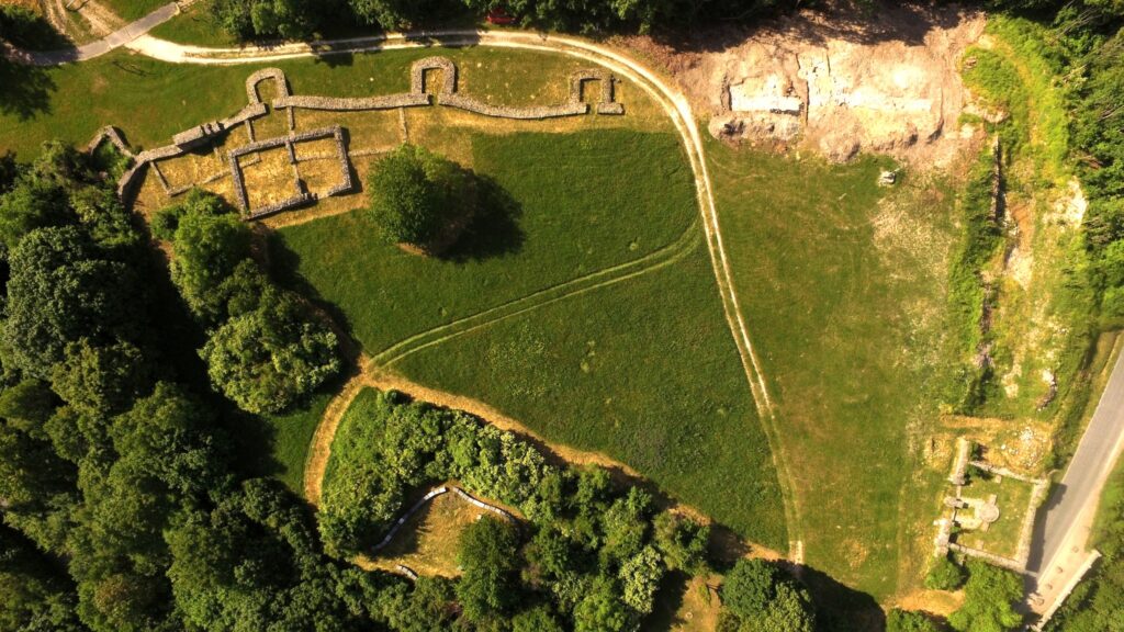 Ásatási nyílt napot és tematikus szakvezetéseket tartanak Visegrádon