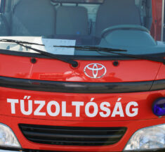 Autó égett Zebegényben