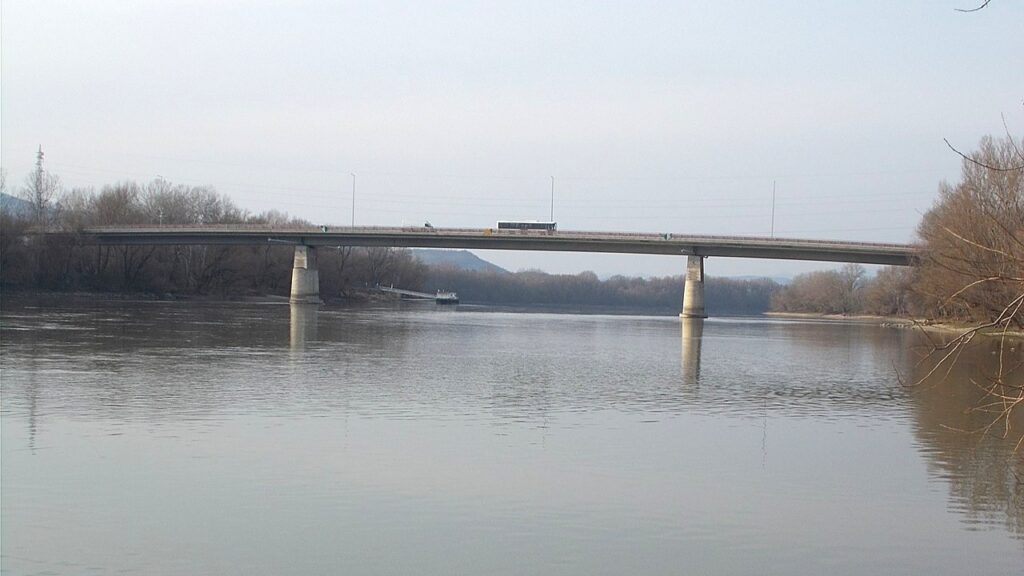Megerősítik a pilléreket, forgalomkorlátozás lépett életbe a Tildy Zoltán hídon