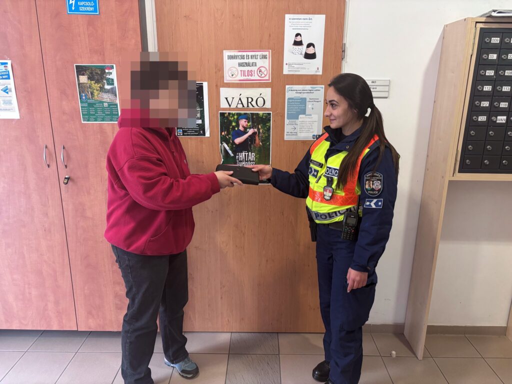 Egy solymári bevásárlóközpontban talált pénztárca került vissza Dorogra