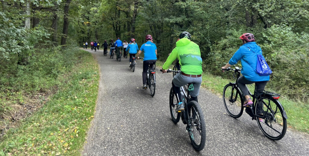 Tavasz végére felújított erdei úton tekerhetnek a kerékpárosok Visegrád–Pap-rét között