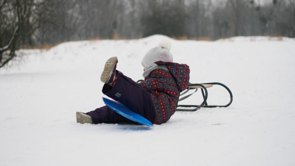 Tilos szánkózni a dobogókői mellékutcákban
