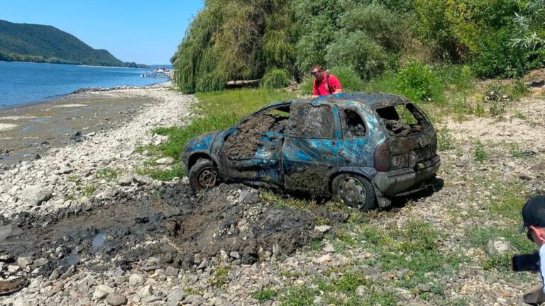 13 éve ellopott kocsi került elő a Dunából Szobnál