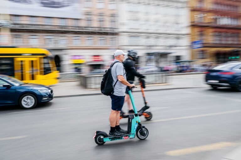 Már 160 ezren töltötték ki a közlekedésbiztonsági kérdőívet, szeptemberig még lehet véleményt mondani